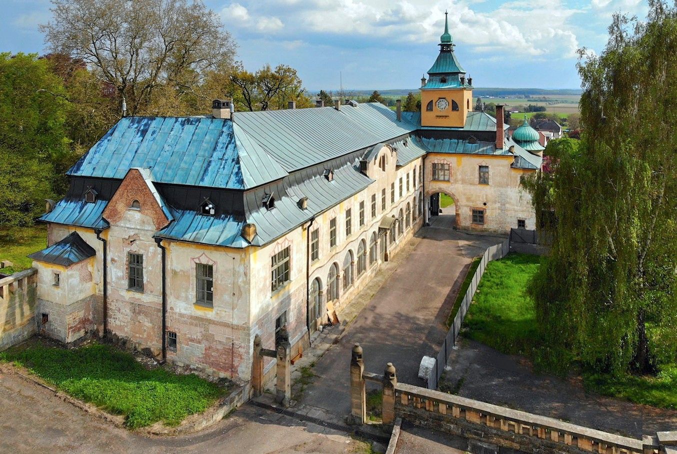 Photos Romantic Art Nouveau castle north of Prague