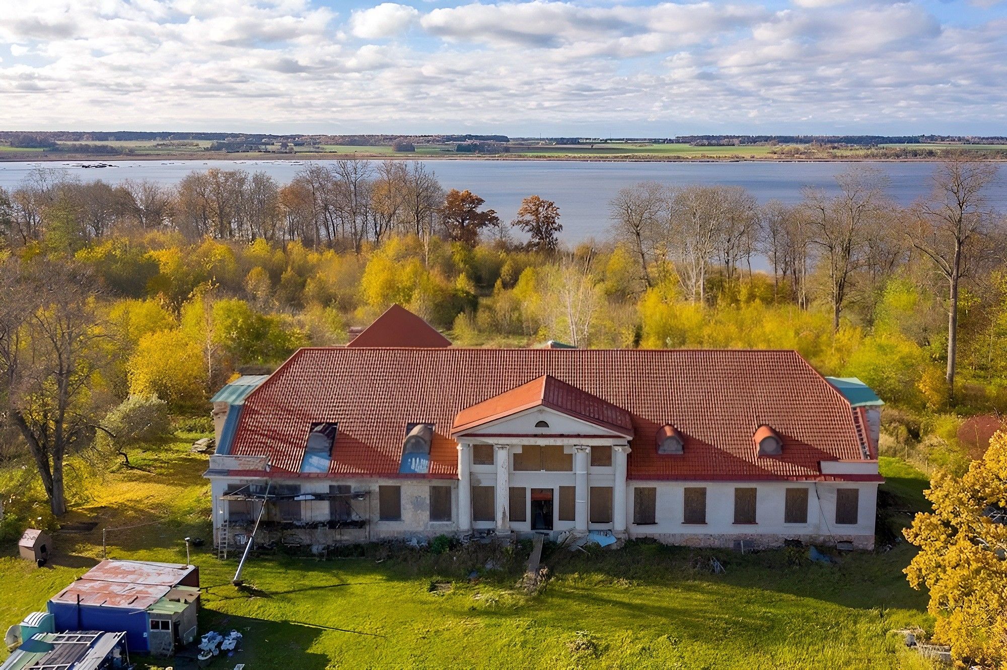 Photos Līgutu - Lake side Manor in Latvia