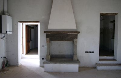 Castle for sale San Leo Bastia, Palazzo Vaiano, Umbria, Fireplace