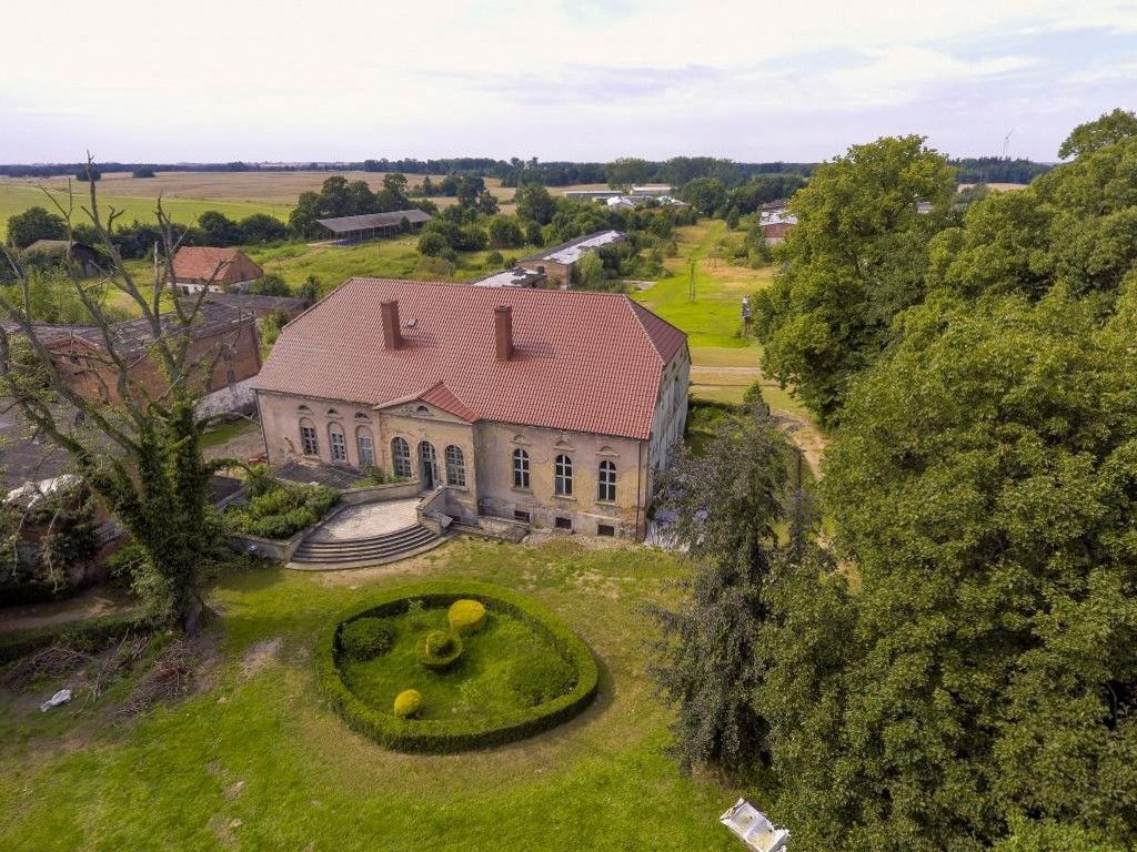Photos Country estate with manor and land in West Pomerania