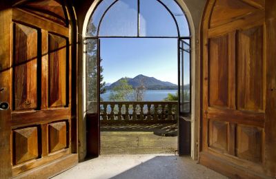 Historic Villa for sale 28838 Stresa, Via Giuseppe Mazzini, Piemont, Entrance