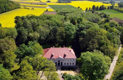 Character properties, Country Mansion in Poland near Görlitz (Germany)