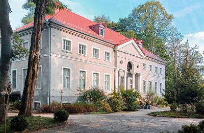 Character properties, Country Mansion in Poland near Görlitz (Germany)