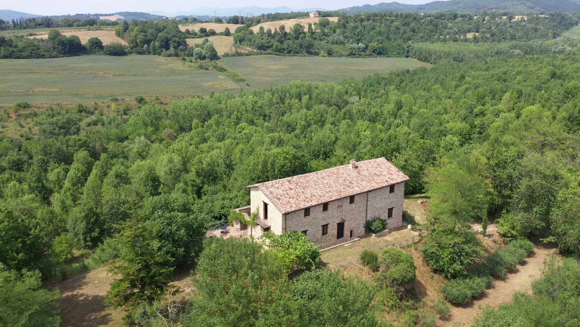 Photos Carefully restored farmhouse in undisturbed nature location