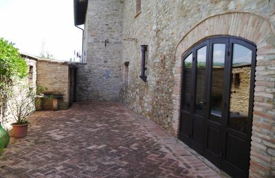 Farmhouse for sale Promano, Umbria, Entrance