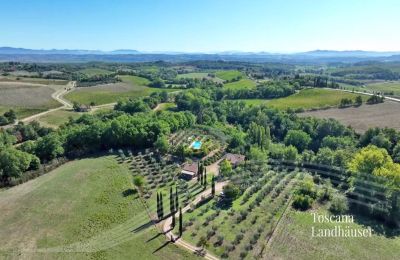 Country House for sale Chianciano Terme, Tuscany, RIF 3061 Blick auf Anwesen