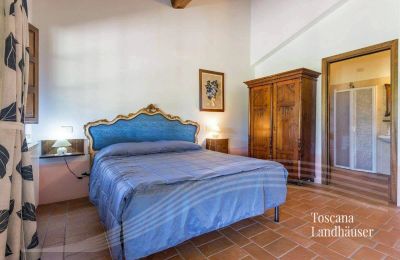 Country House for sale Chianciano Terme, Tuscany, RIF 3061 Schlafzimmer 5 mit Blick in BZ