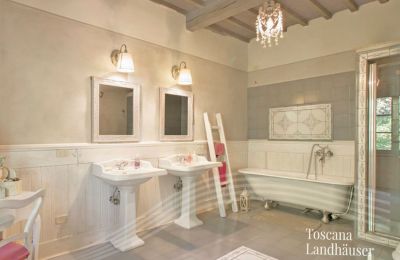 Historic Villa for sale Foiano della Chiana, Tuscany, Bathroom