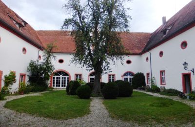 Character properties, Private sale: Baroque castle in Bavaria near Brombachsee