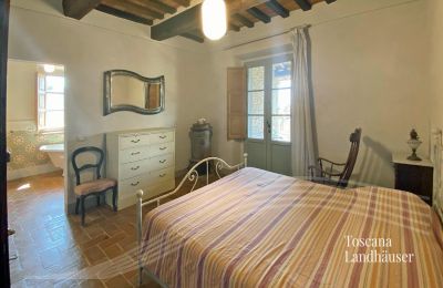 Country House for sale Cortona, Tuscany, RIF 3085 Schlafzimmer 3 mit Blick in BZ