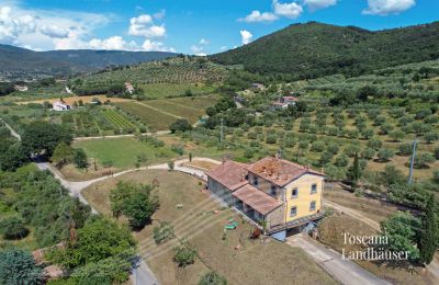 Country House for sale Cortona, Tuscany, RIF 3085 Landhaus und Zufahrt Garage