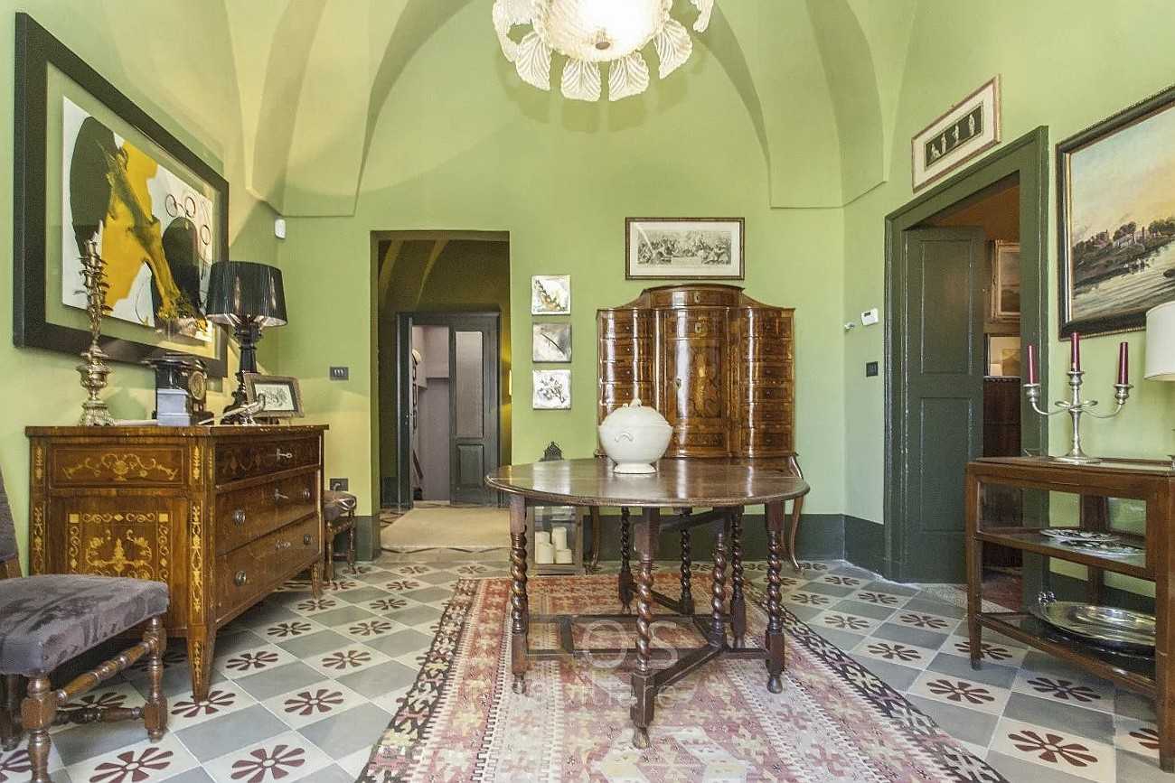 Photos Oria: Stylish period apartment in old town house