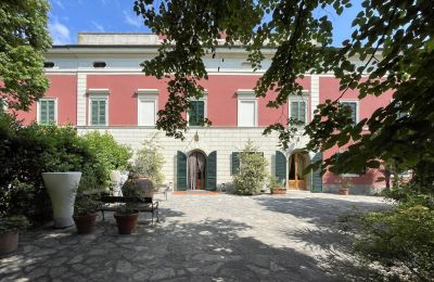 Character properties, Near Pisa: 19th century villa with small park