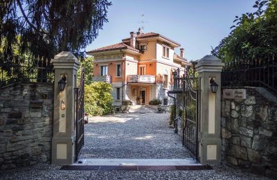 Historic Villa for sale 28838 Stresa, Piemont, Access