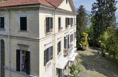 Historic Villa for sale 28824 Oggebbio, Piemont, Side view