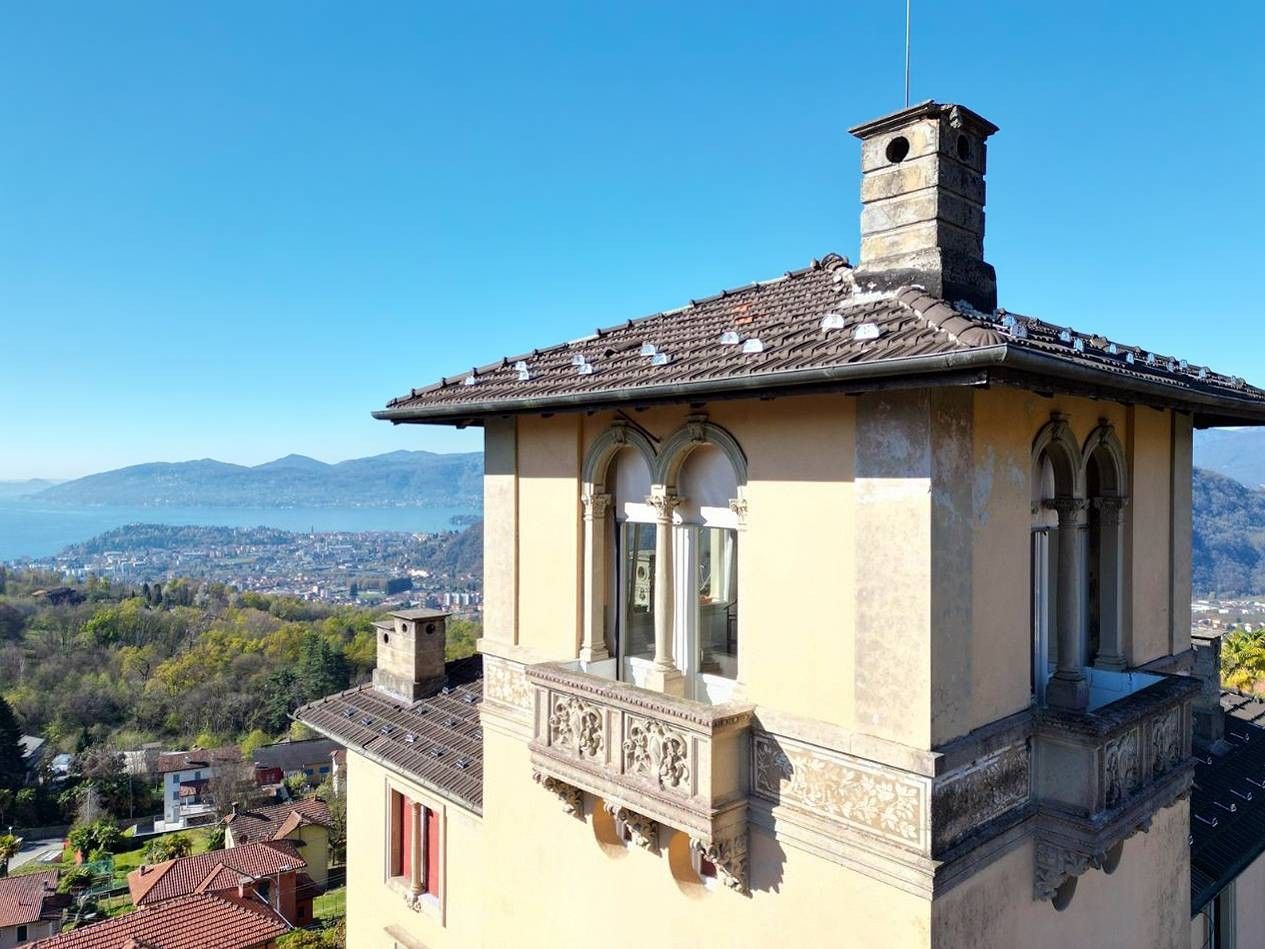 Photos Verbania: Spacious apartment with lake view, tower bedroom, garden