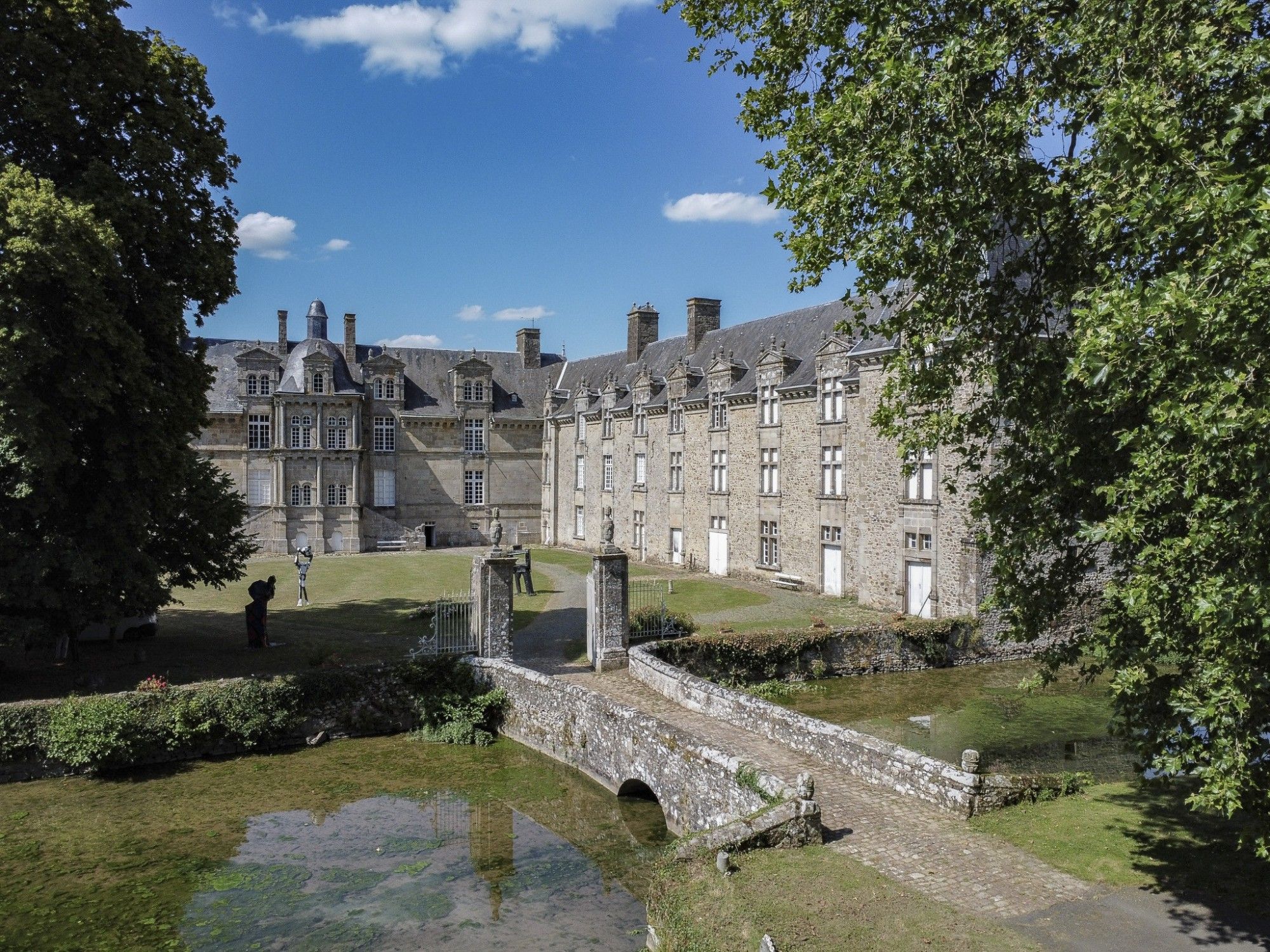 Photos French renaissance castle near Le Mans, Loire Valley - 239 hectares of land