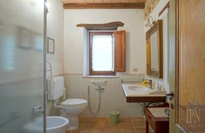 Country home for sale Trestina, Umbria, Image 15/29