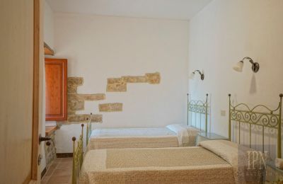 Country home for sale Trestina, Umbria, Image 18/29