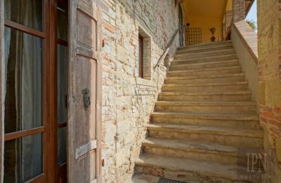 Country home for sale Trestina, Umbria, Image 5/29