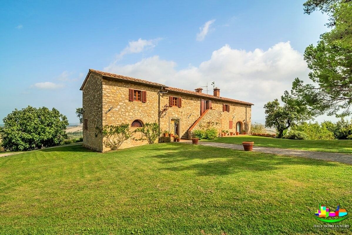 Photos Country house near Livorno with roots in the 17th century