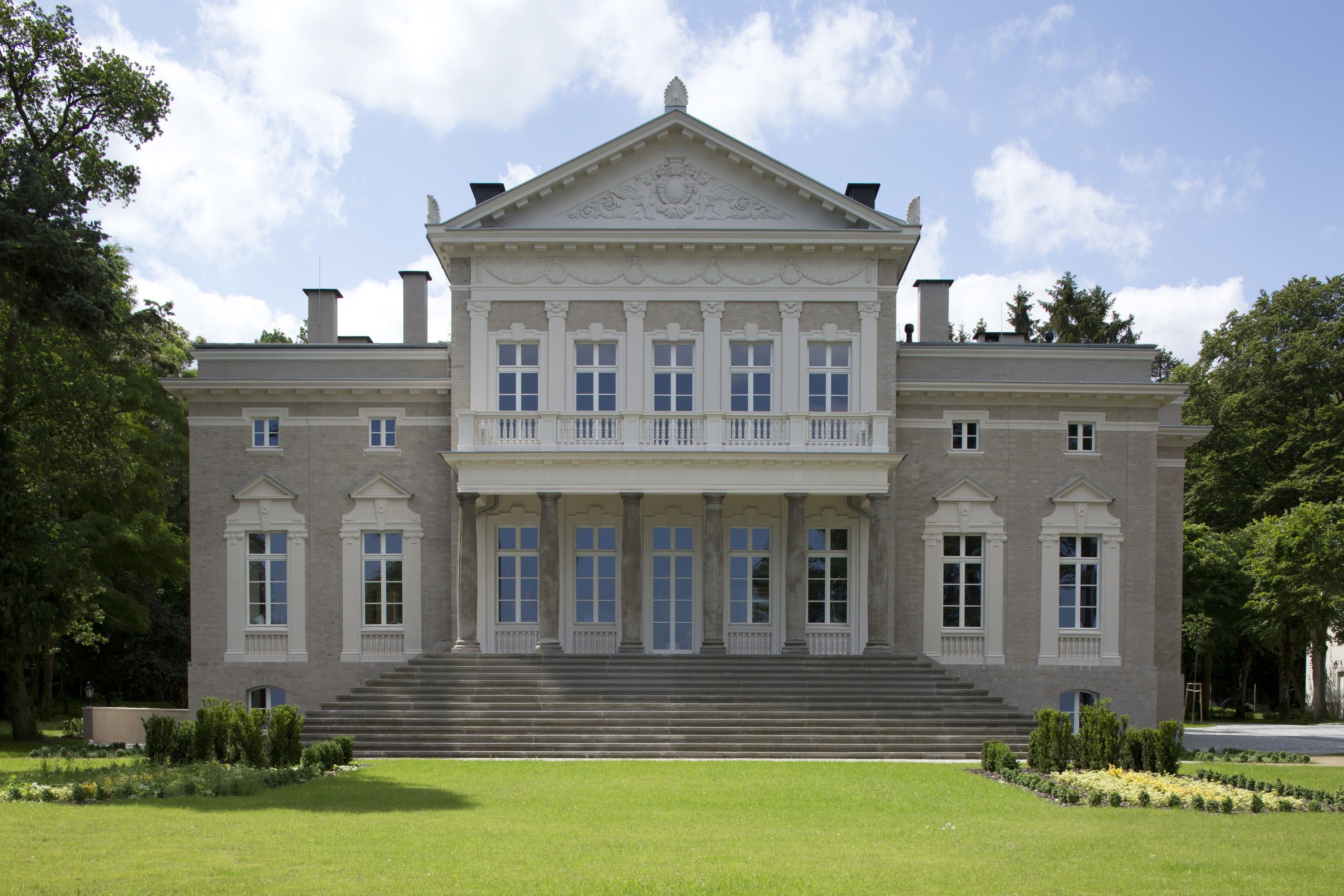 Photos Luxury Lakeside Palace Hotel in Poland