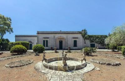 Character properties, Old noble mansion with pool and garden near Lecce