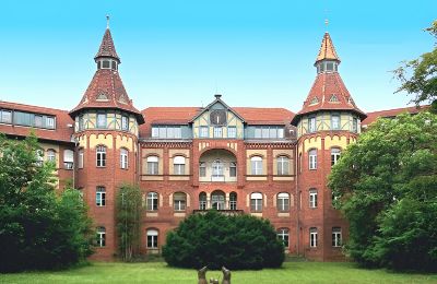 Character properties, Large castle and former hospital complex near Cottbus