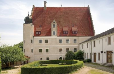 Character properties, Castle between Ingolstadt and Regensburg