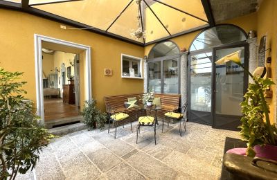 Historic Villa for sale Bee, Piemont, Courtyard