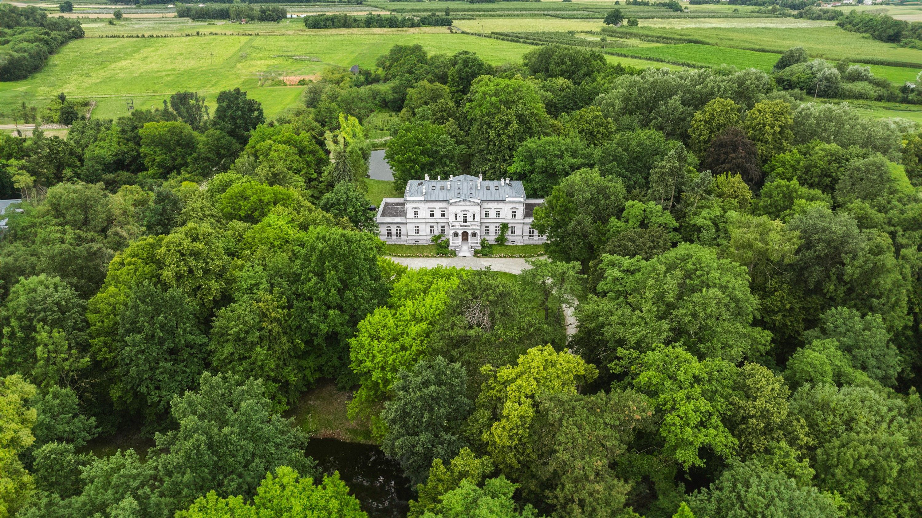 Photos Luxury palace with park near Warsaw