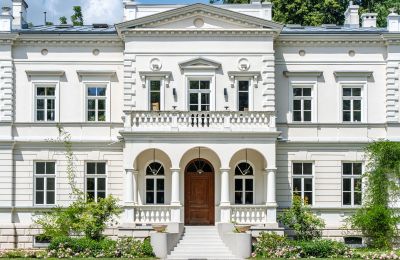 Character properties, Luxury palace with park near Warsaw