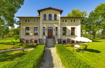 Manor House for sale Czekanowo, Greater Poland Voivodeship, Front view