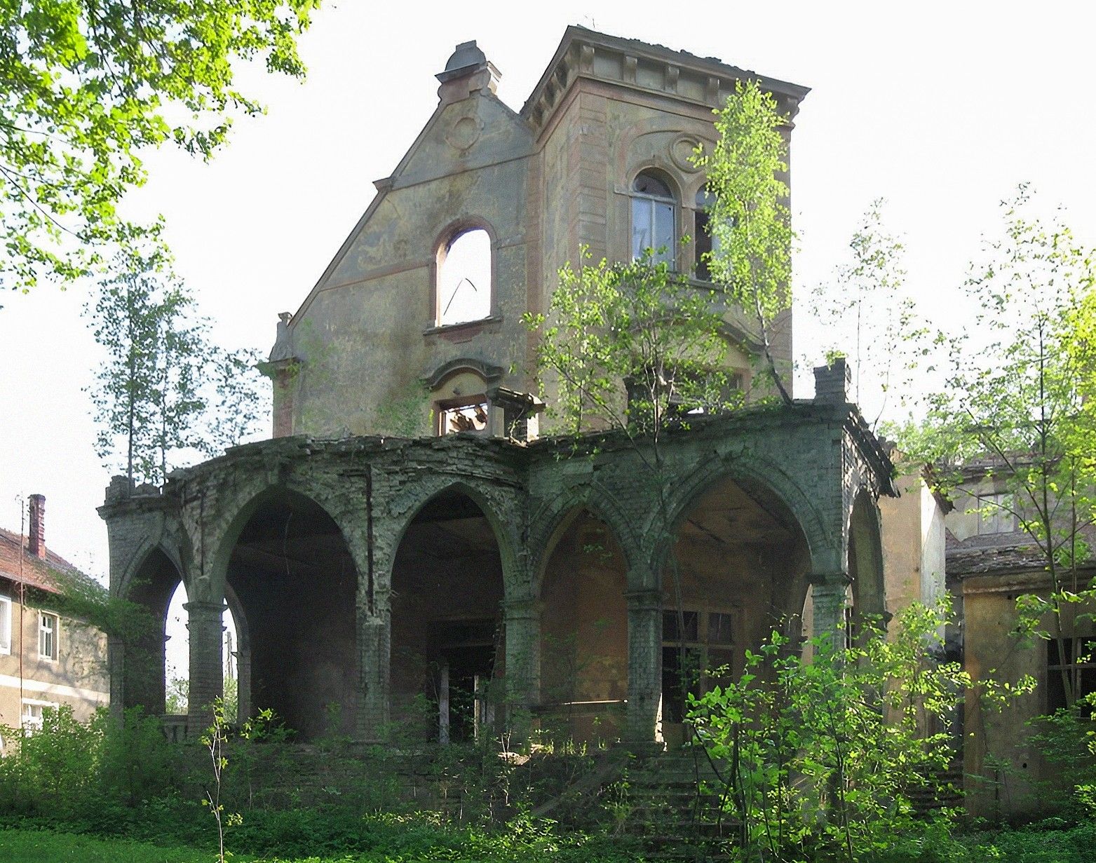 Photos Polish-German border: Historical plot with ruined manor