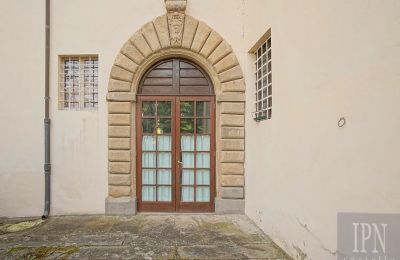 Historic Villa for sale Gragnano, Tuscany, Entrance