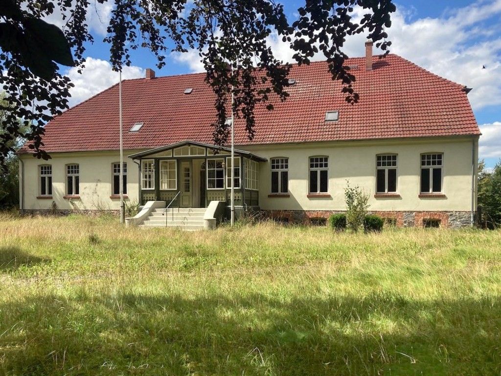 Photos Cozy country manor with large property