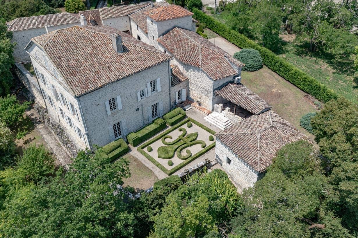 Photos Southern France: 13th century castle with chapel and tower, 2 hectares