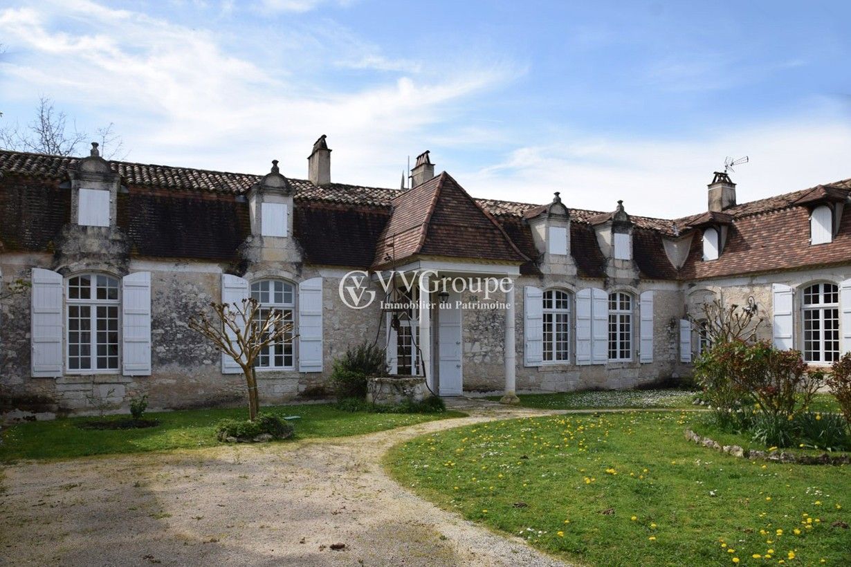 Photos Country estate with small chateau near Monflanquin, 8.9 hectares