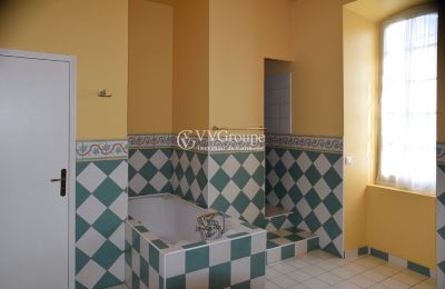 Castle for sale Monflanquin, New Aquitaine, Bathroom