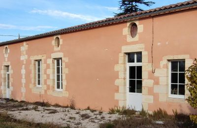 Castle for sale Blaye, New Aquitaine, Outbuilding