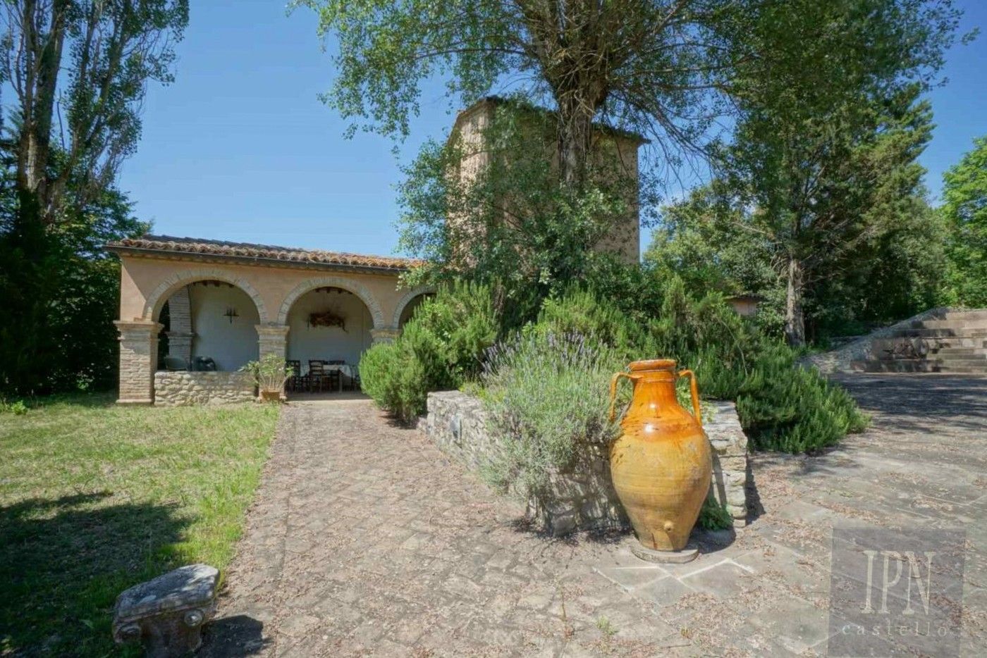 Photos Tenuta Montone - Country estate in Umbria with medieval roots