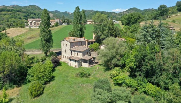 Manor House Montone 2