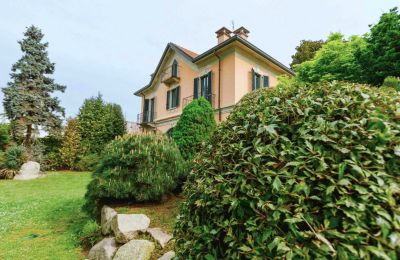 Historic Villa for sale Lisanza, Lombardy, Image 2/44