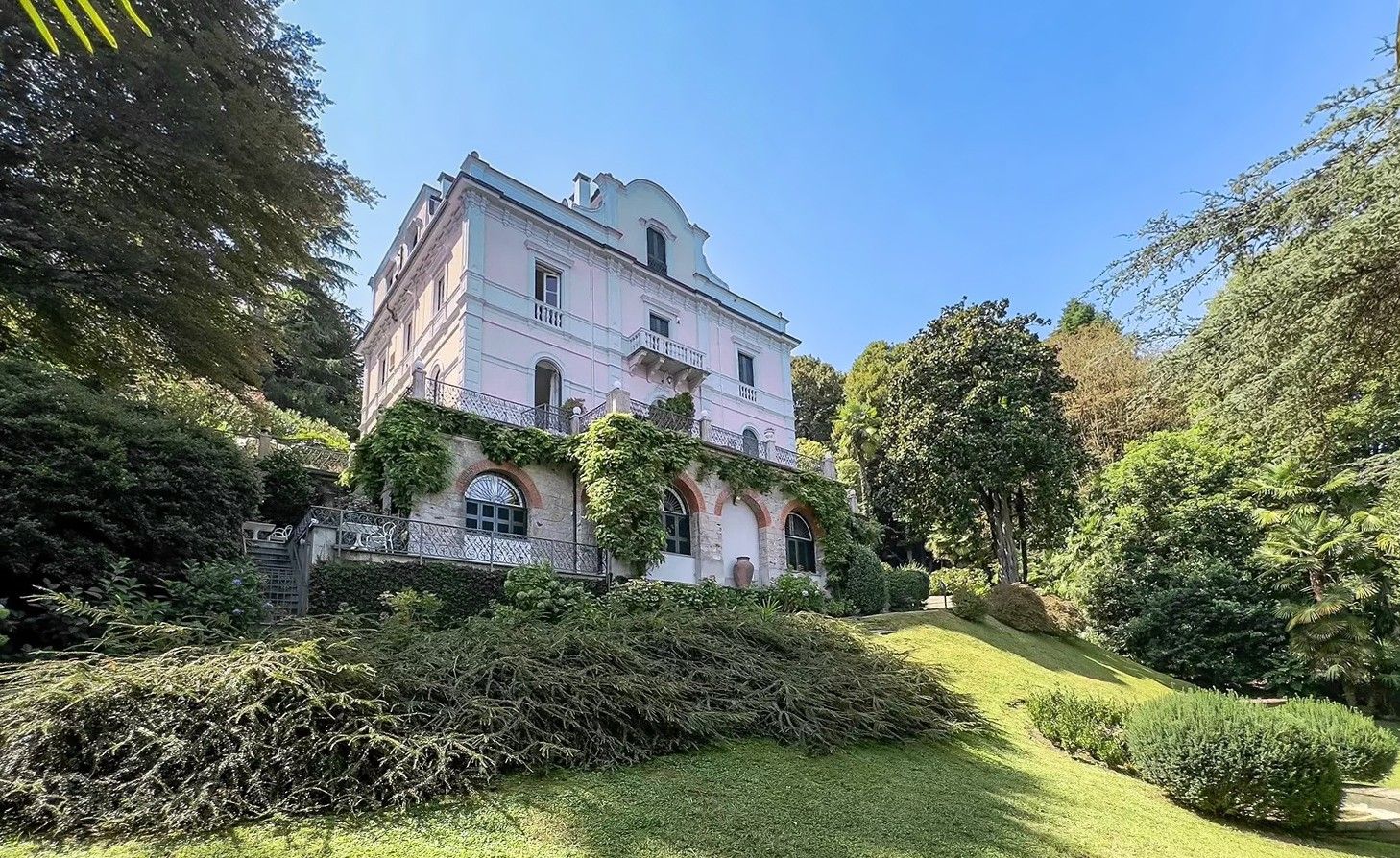 Photos Apartment in Villa Amalia in Stresa incl. lake view and private beach