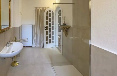 Castle Apartment for sale 28838 Stresa, Piemont, Bathroom