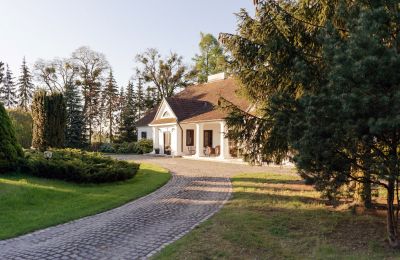 Character properties, Polish country manor in the northwest of Warsaw