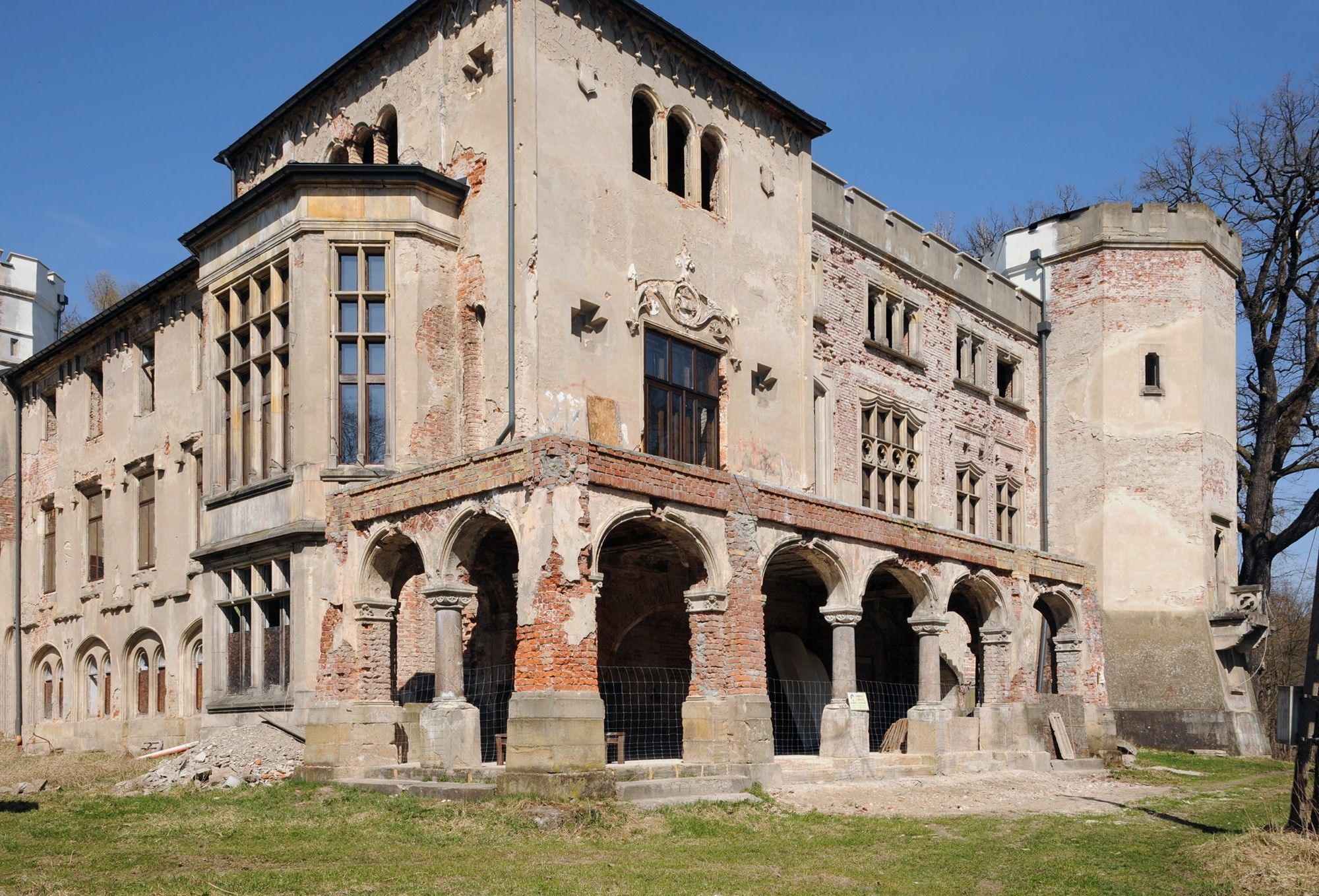 Photos Inspired by Scottish castles - Neo-geothic palace Southern Poland