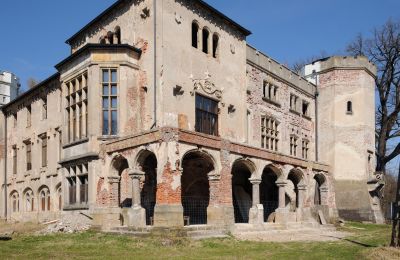 Character properties, Inspired by Scottish castles - Neo-geothic palace Southern Poland