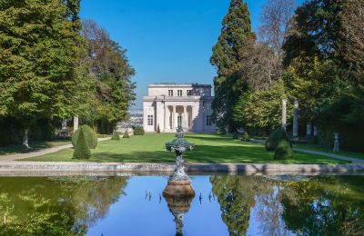 Character properties, Classical Château with a View of the Seine and Paris