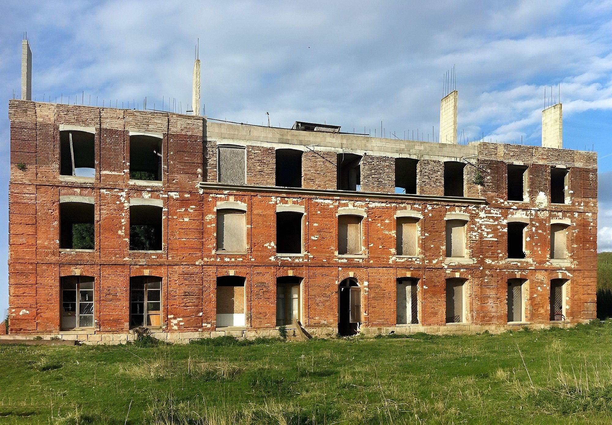 Photos Normandy manor for reconstruction near Perruel